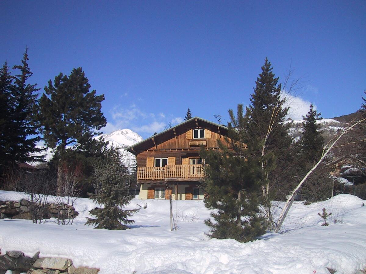 Chalet 110 m² Saint-Chaffrey, 10 pers., cheminée et terrasse - Photo 2
