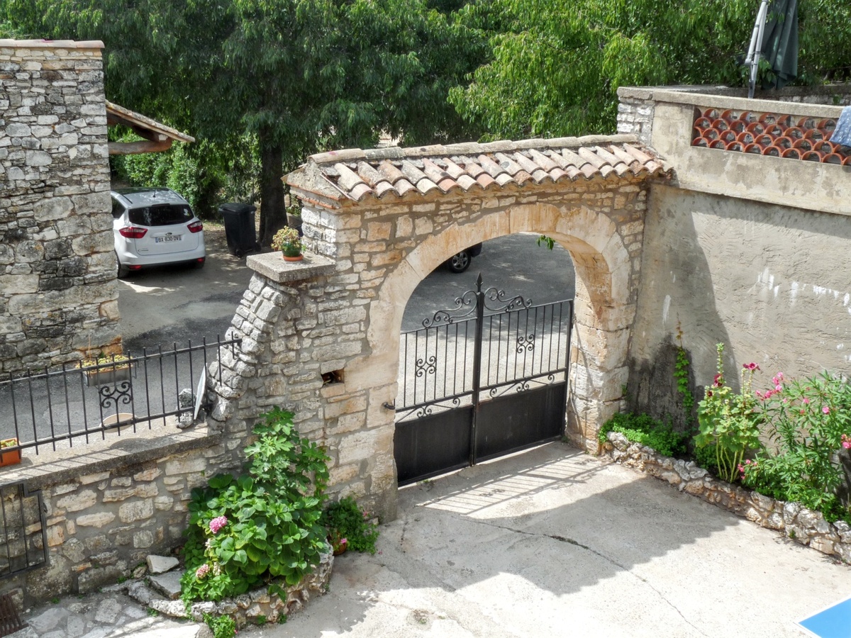 Appartement 2 étoiles à Orgnac-l'Aven, piscine été - Photo 15