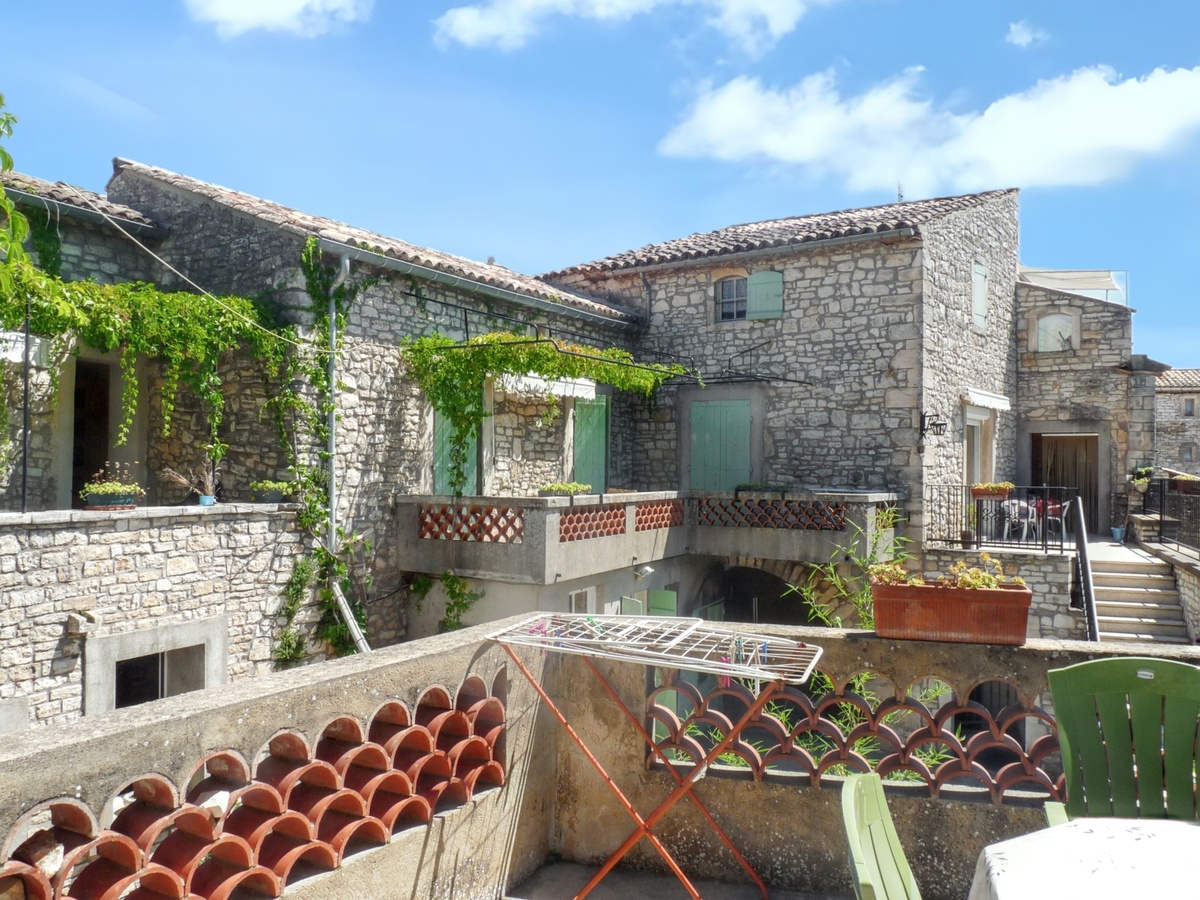 Appartement 2 étoiles à Orgnac-l'Aven, piscine été - Photo 18