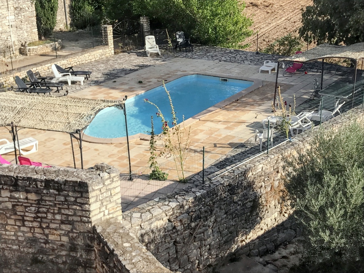 Appartement 2 étoiles à Orgnac-l'Aven, piscine été - Photo 21