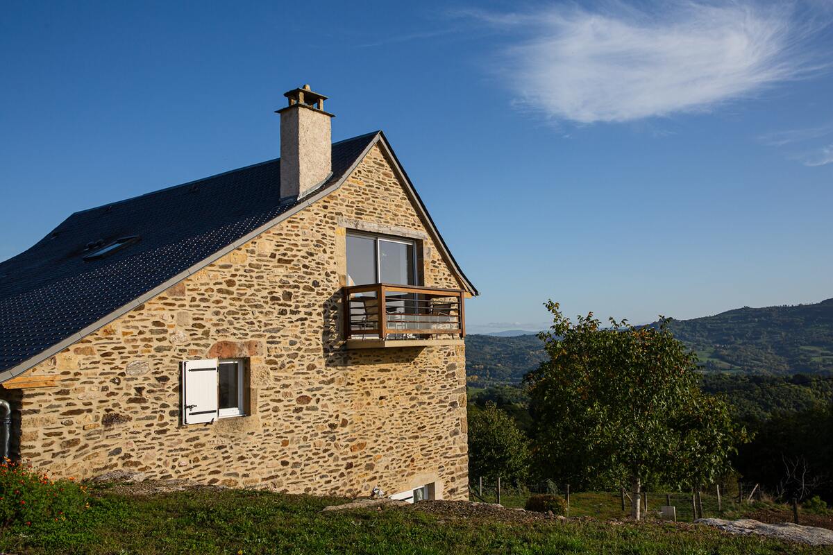 Appartement 80 m² avec balcon et vue montagne à Saint-Côme-d'Olt - Photo 2