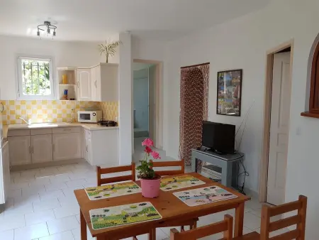 Maison charmante à Alata avec vue sur mer et ville - Photo 3
