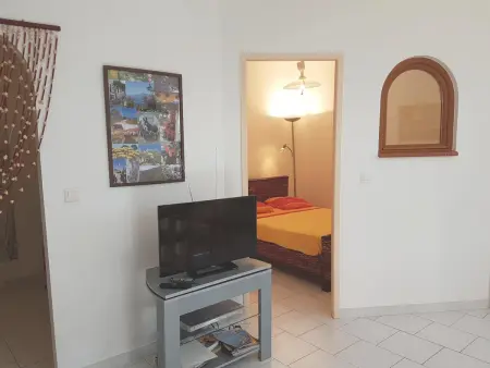 Maison charmante à Alata avec vue sur mer et ville - Photo 8
