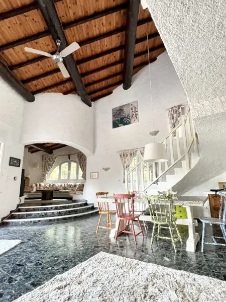 Villa charmante à Porto-Vecchio avec vue sur la montagne. - Photo 2