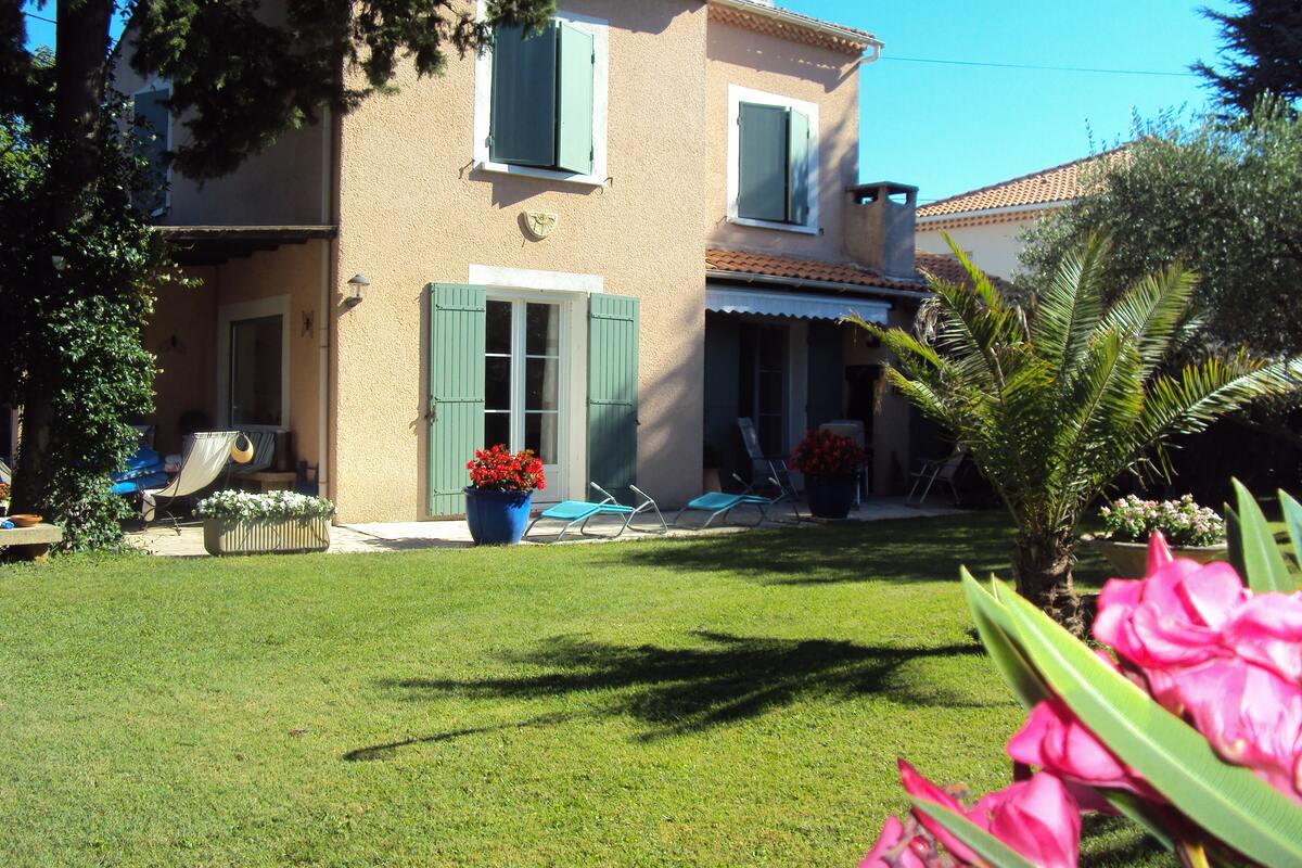 Maison avec piscine privée chauffée à Orange, jardin et 3 chambres - Photo 3