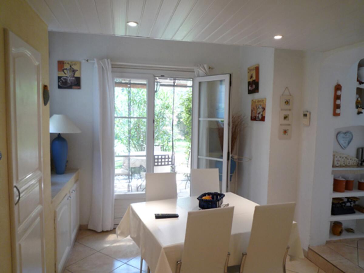 Maison avec piscine privée chauffée à Orange, jardin et 3 chambres - Photo 12