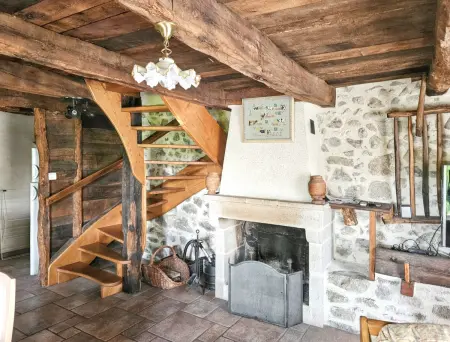 Maison avec jardin clos sans vis-à-vis à Peyrusse le Roc : photo 8