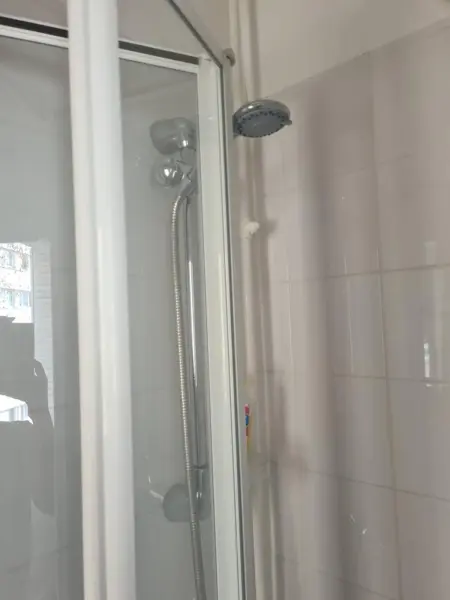 Studio lumineux de 27 m² avec salle de bain séparée à Clichy : photo 4