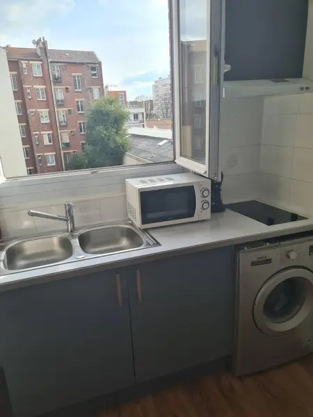Studio lumineux de 27 m² avec salle de bain séparée à Clichy : photo 8