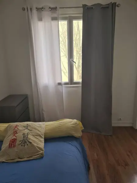 Studio lumineux de 27 m² avec salle de bain séparée à Clichy : photo 9