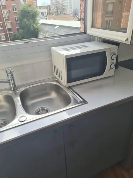 Studio lumineux de 27 m² avec salle de bain séparée à Clichy : photo 13