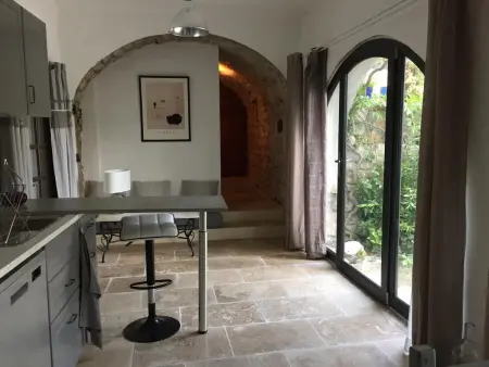 Maison avec piscine partagée et jardin clôturé à Saint-André-de-Cruzières : photo 4