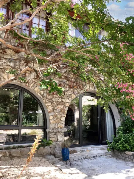 Maison avec piscine partagée et jardin clôturé à Saint-André-de-Cruzières : photo 5