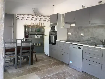 Maison avec piscine partagée et jardin clôturé à Saint-André-de-Cruzières : photo 6