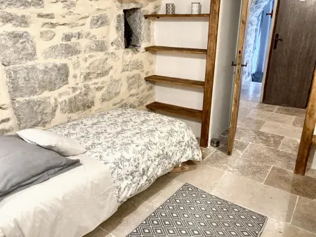 Maison avec piscine partagée et jardin clôturé à Saint-André-de-Cruzières : photo 8