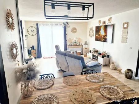 Maison avec jacuzzi et terrasse à Forcalquier, 2 chambres : photo 2