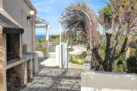 Maison Vue Mer à Lumio avec Terrasse et Jardin Clos - Photo 17