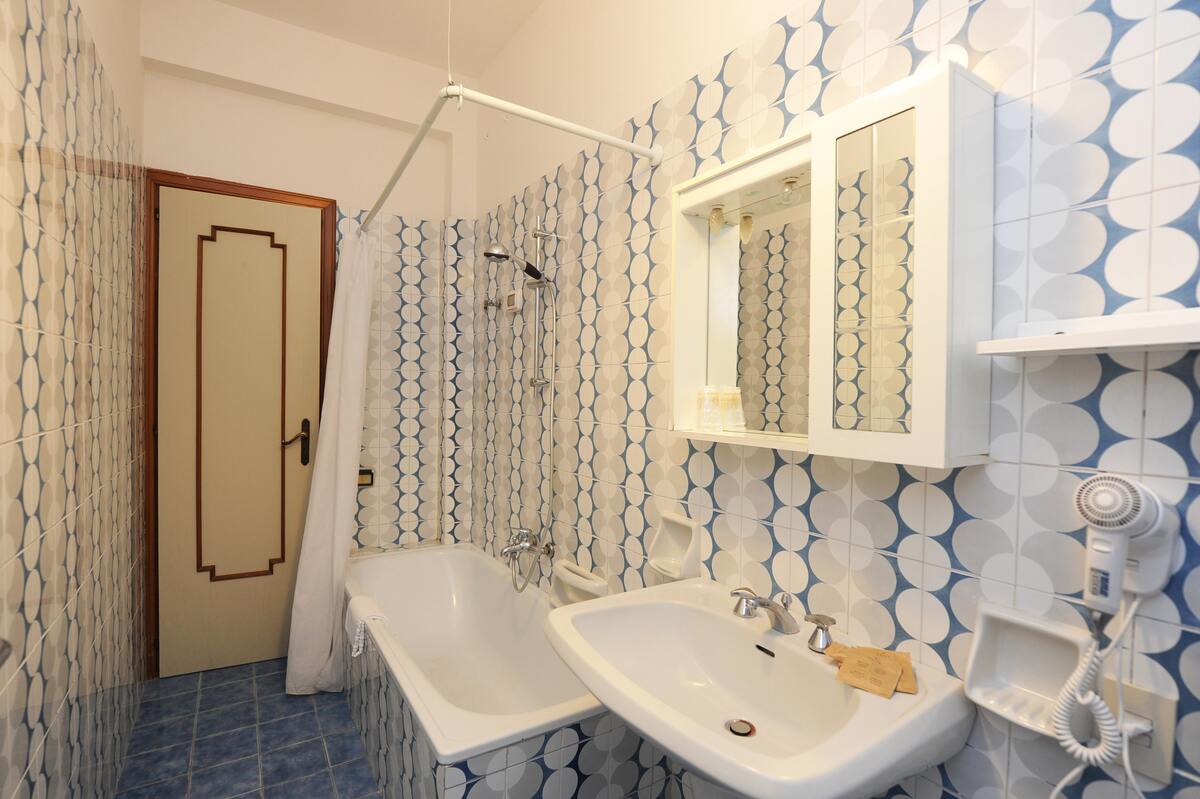 Appartement 65m² à Maiori, balcon avec vue mer - Photo 6