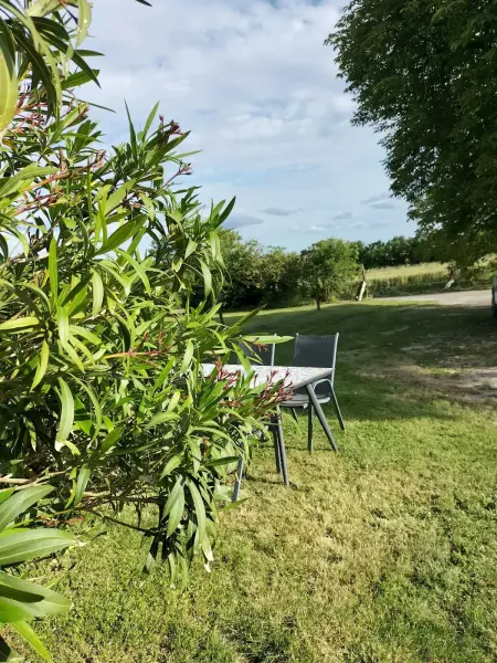 Maison charmante à Antezant-la-Chapelle avec jardin - Photo 2
