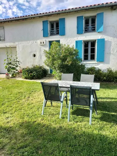 Maison charmante à Antezant-la-Chapelle avec jardin - Photo 3