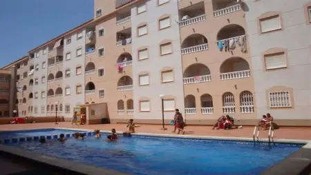 Location appartement à Torrevieja, Appartement moderne à Torrevieja avec piscine partagée