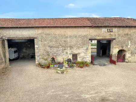 Maison 16 personnes avec jardin clôturé à Mouterre-Silly : photo 8
