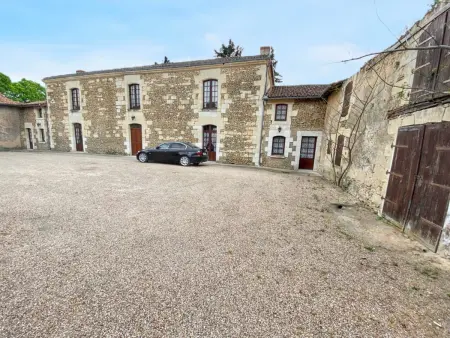 Maison 16 personnes avec jardin clôturé à Mouterre-Silly : photo 10