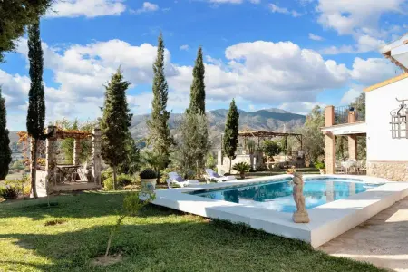 Location villa à Álora, Villa envoûtante à Álora avec piscine privée et vue sur montagne