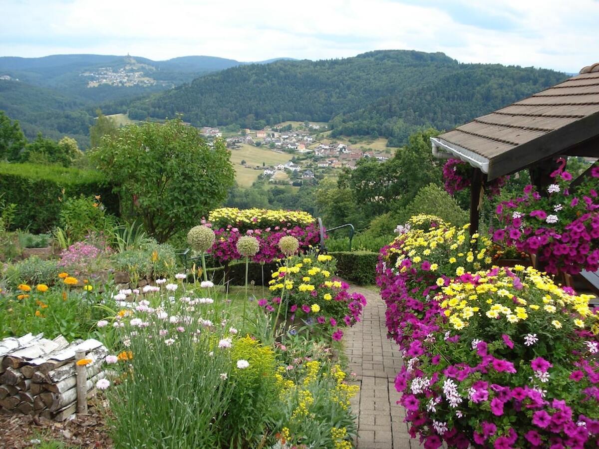 Maison 90m² avec jardin, terrasse et vue montagnes - Photo 2