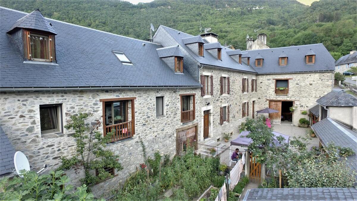 Maison 8 pers. à Guchan, jacuzzi et vue montagne - Photo 1