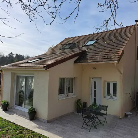 Location maison à Saint Cyr la Rivière, Maison de charme à Saint-Cyr-la-Rivière + jardin clôturé