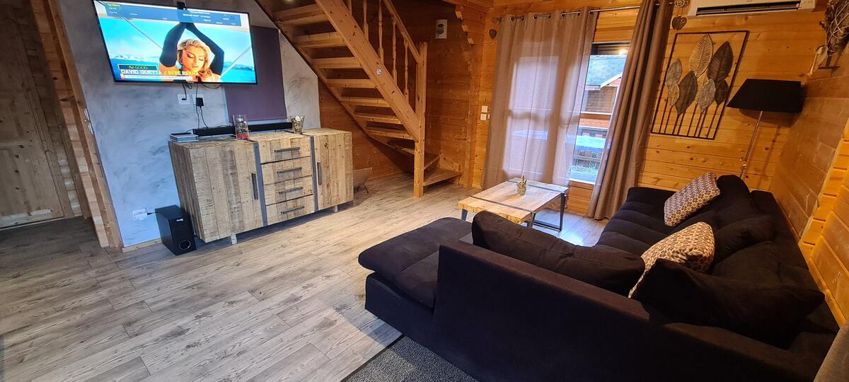 Chalet 3 étoiles à Orlu avec jacuzzi et vue montagne - Photo 3