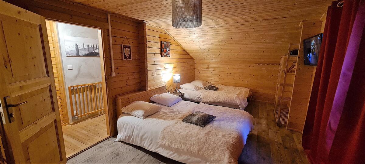 Chalet 3 étoiles à Orlu avec jacuzzi et vue montagne - Photo 16