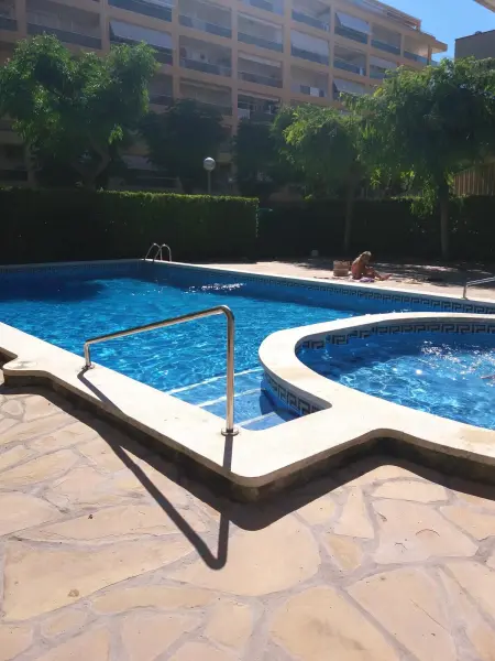 Appartement moderne à La Pineda, 2 chambres, piscine et terrasse : photo 2