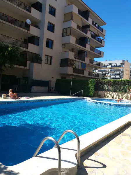 Appartement moderne à La Pineda, 2 chambres, piscine et terrasse : photo 4