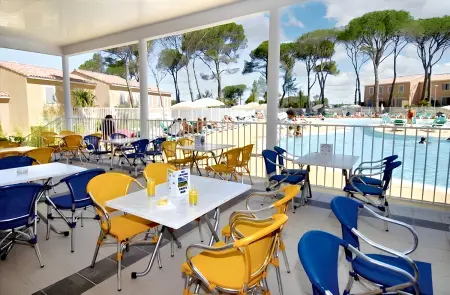 Location maison à Calvisson, Maison accueillante à Calvisson avec piscine et terrasse