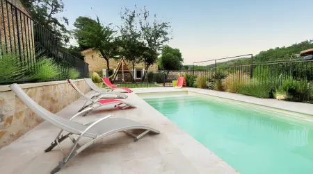 Location villa à Divajeu, Villa spacieuse à Divajeu avec piscine privée