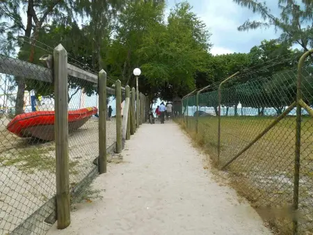 Maison avec piscine partagée à Albion, à 100 m de la plage : photo 15