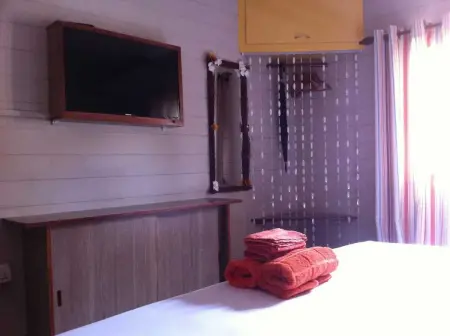 Maison avec piscine partagée à Albion, à 100 m de la plage : photo 21