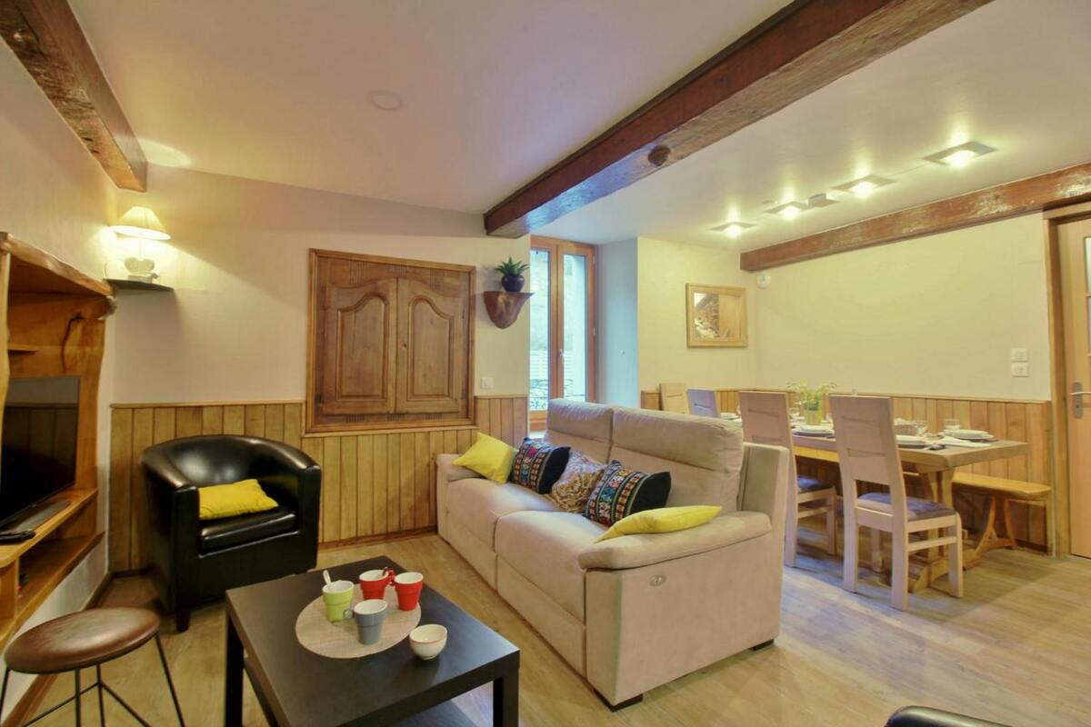 Maison familiale forestière à Cauterets avec vue montagne. - Photo 5
