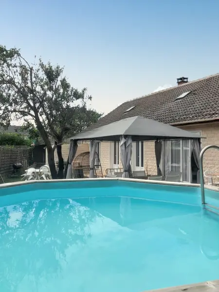 Location villa à Saint Martin Longueau, Villa charmante à Saint-Martin-Longueau avec piscine privée