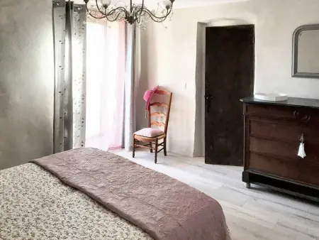 Maison familiale 5 chambres avec piscine partagée à Saint-André-de-Cruzières : photo 4