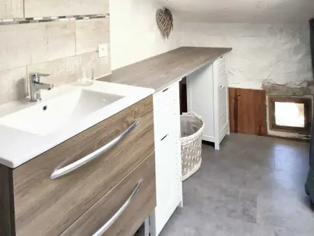 Maison familiale 5 chambres avec piscine partagée à Saint-André-de-Cruzières : photo 9