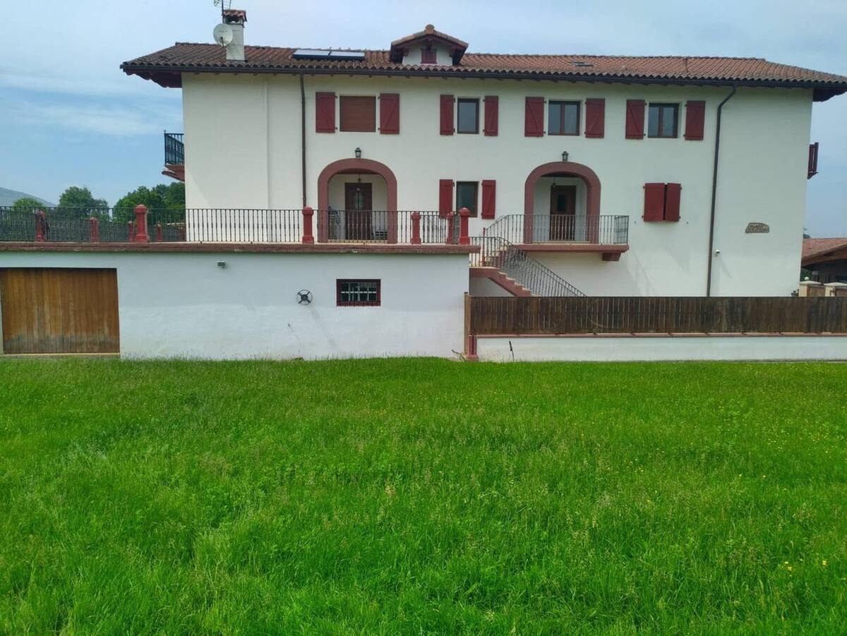 Maison 200 m² avec jacuzzi et vue montagne à Zugarramurdi - Photo 12