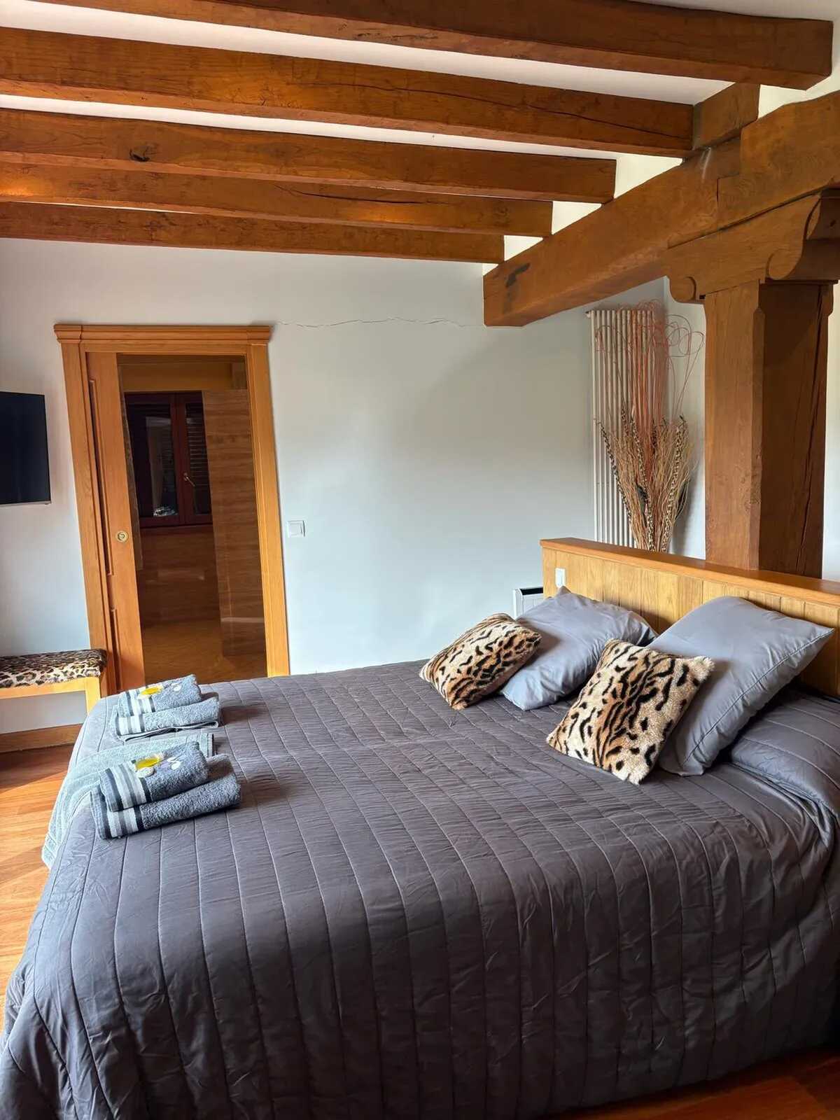 Maison 200 m² avec jacuzzi et vue montagne à Zugarramurdi - Photo 16
