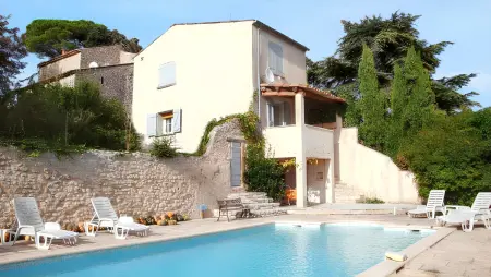 Location villa à Dauphin, Charmante villa à Dauphin avec piscine privée et jardin