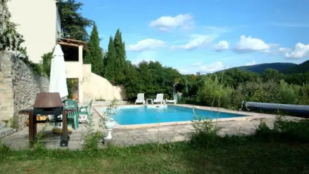 Villa avec piscine privée et jardin clôturé à Dauphin, Provence : photo 2