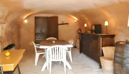Villa avec piscine privée et jardin clôturé à Dauphin, Provence : photo 15