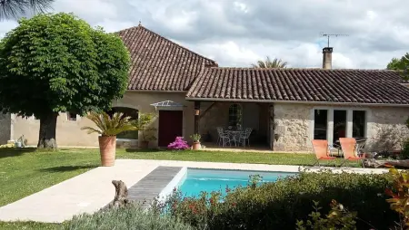 Location appartement à Castéra Lectourois, Appartement charmant à Castéra-Lectourois avec piscine partagée
