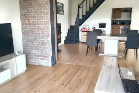 Maison avec jardin clôturé et barbecue à Écrainville : photo 2